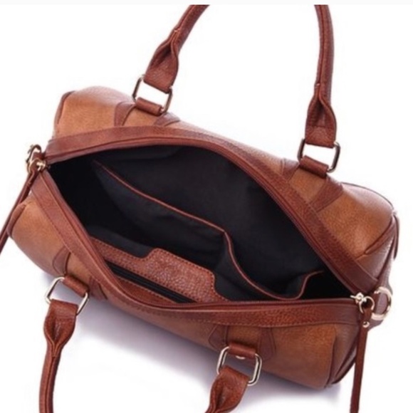 NWT Alluring and Spacious Green Kiara Satchel Bag That Can Be Worn 3 Ways! - Picture 4 of 4